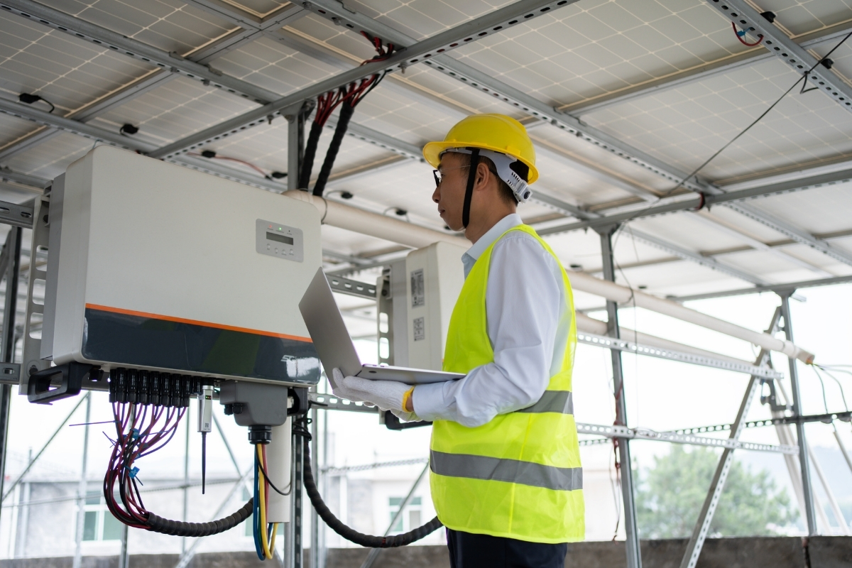 Hệ thống điện năng lượng mặt trời bao gồm những thiết bị gì?
